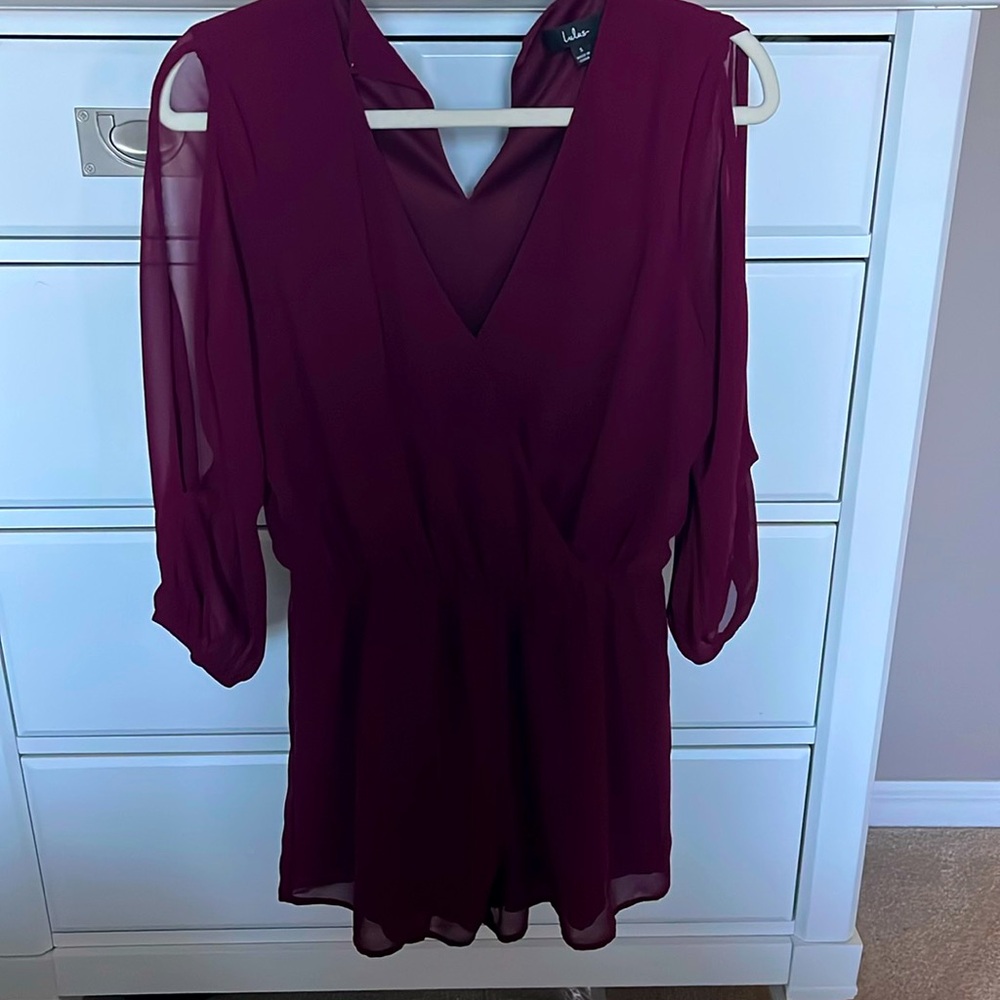 Romper rayon-long sleeves with openings maroon color. V-neck gathered waist
